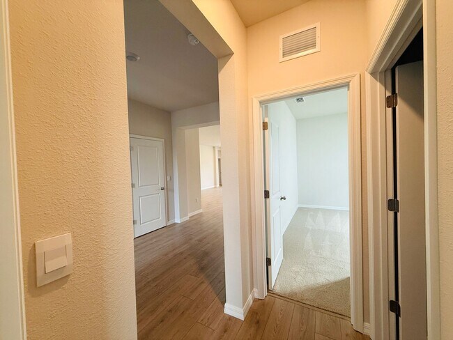 Building Photo - New built 4 bedroom 3 bath 3 car garage in Coddington Subdivision