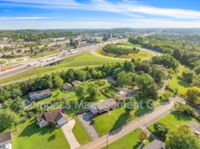 Building Photo - 217 Buckingham Dr