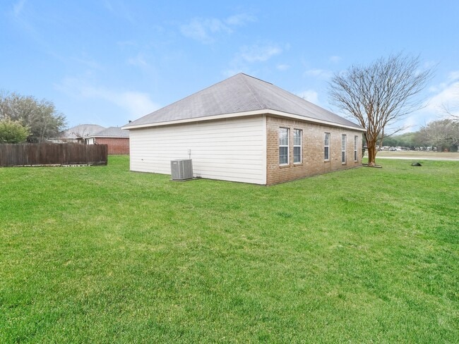 Building Photo - 13541 Lake Breeze Ln