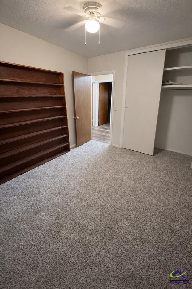 Building Photo - 316 Julianne St