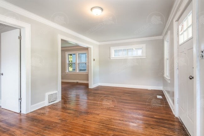 Building Photo - 5517 Woodland Ave