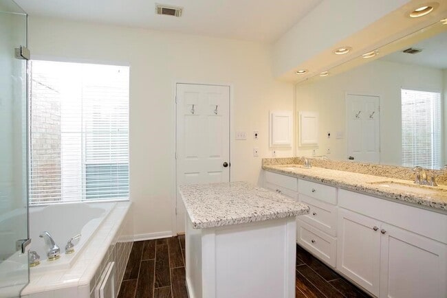 Building Photo - 6902 Afton Woods Dr