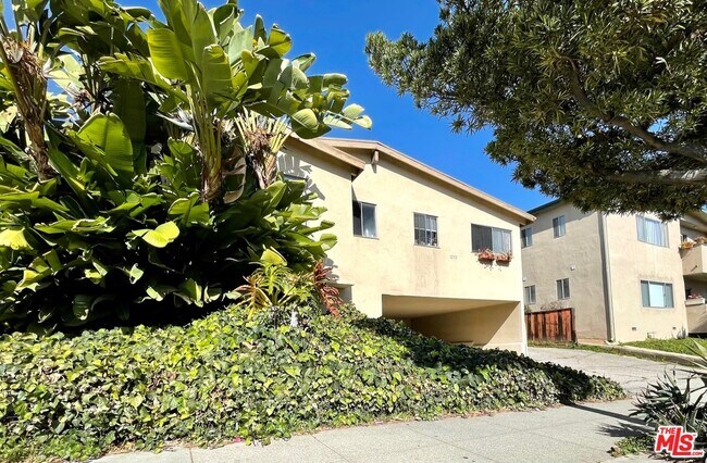Building Photo - 1233 Stanford St