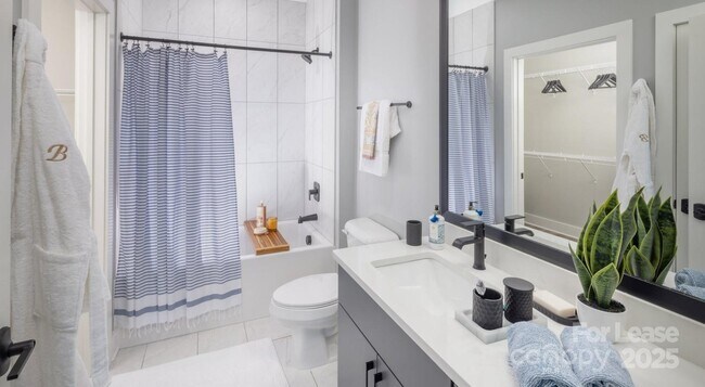 Building Photo - 2220 Wilkinson Blvd