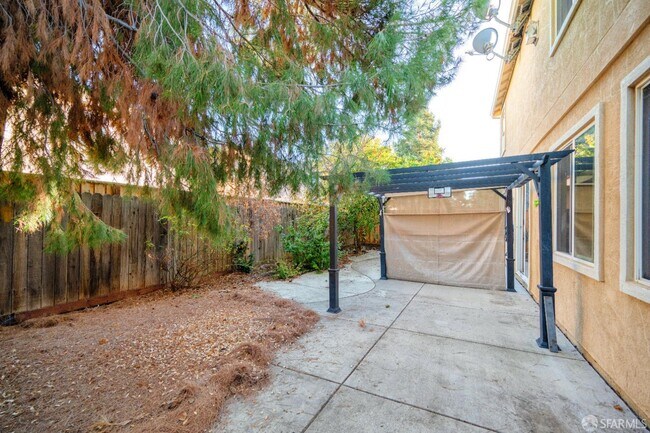 Building Photo - 5476 Summerfield Dr