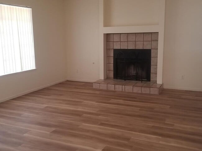Building Photo - Single Story- 3 Bedroom!!