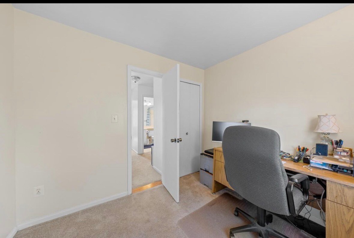 Building Photo - 2829 Grovemore Ln