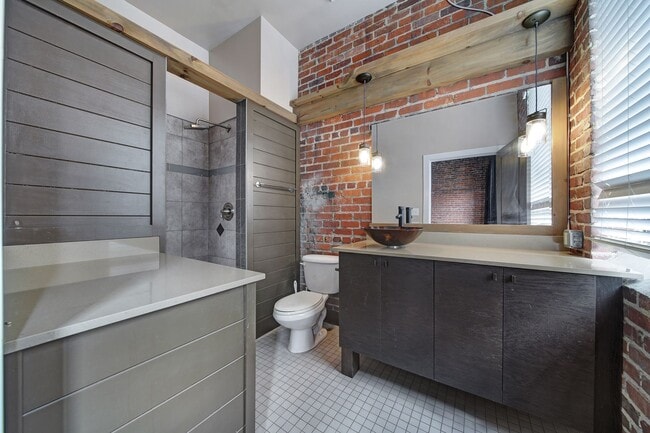 Building Photo - Uptown Gastonia Loft