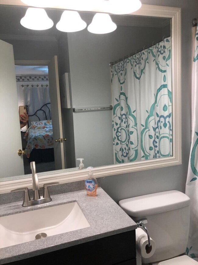 Building Photo - 40 Folly Field Rd