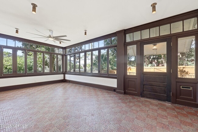 Building Photo - 2979 St Johns Ave