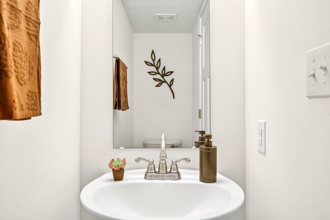 Building Photo - 4663 Bayview Dr