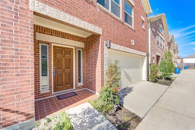 Building Photo - 11508 Main Cedar Dr