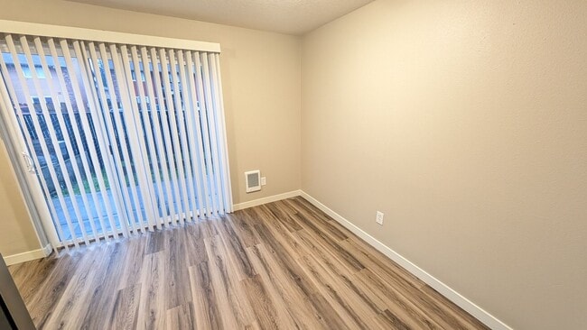 Building Photo - Wonderful townhouse in Forest Grove