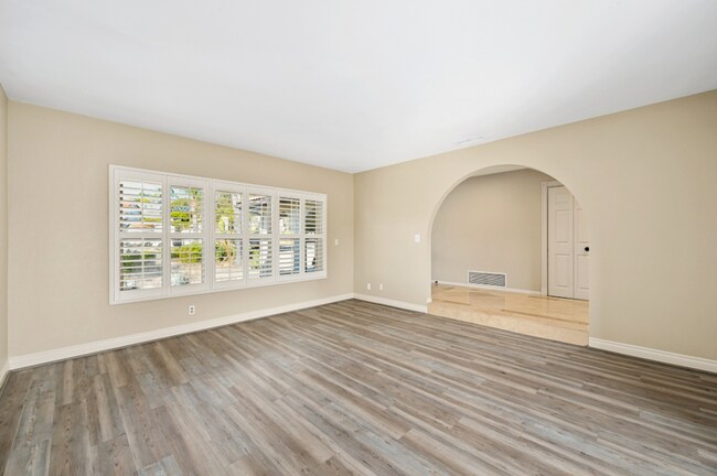 Building Photo - Gorgeous 3BD/3BA Home on a Golf-Course with Expansive Mountain Views! $5,000/mo