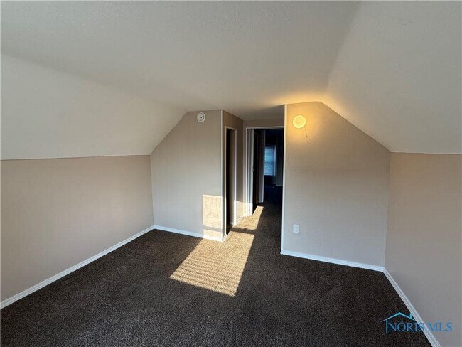 Building Photo - 3319 Maple St