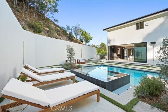 Building Photo - 4551 Alonzo Ave