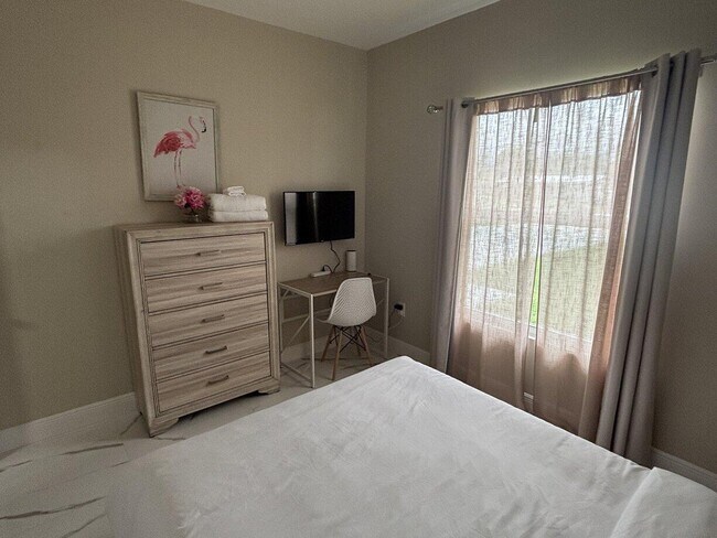 Building Photo - 1330 28th Ave