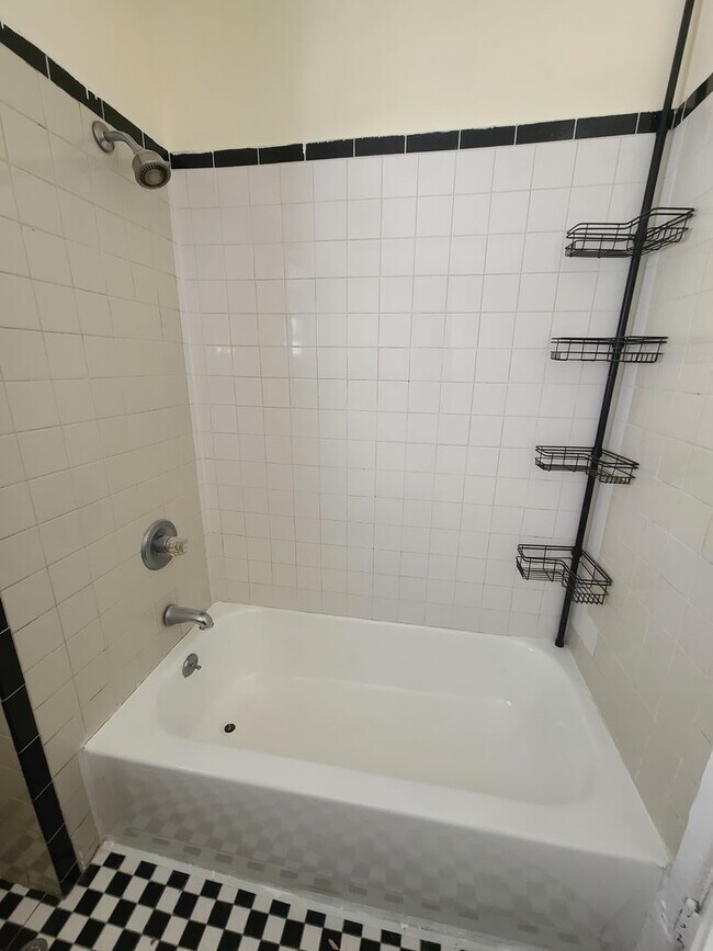 Building Photo - 443 Main St