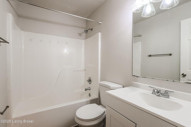 Building Photo - 257 S Shore Dr