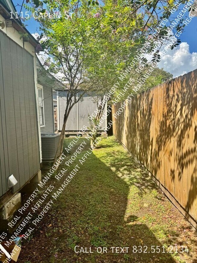 Building Photo - 1115 Caplin St
