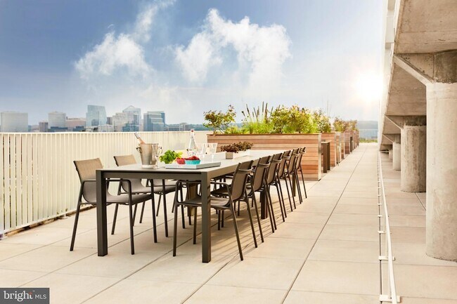 Building Photo - 1110 23rd St NW