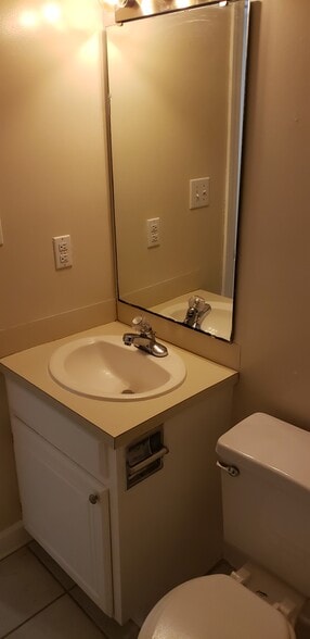 Bathroom 2 - 560 Snow Hill St