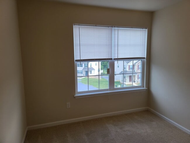 Building Photo - 3 Bedroom Townhome for Rent in Waynesboro