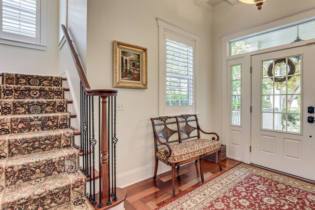 Building Photo - 166 21st Ave N