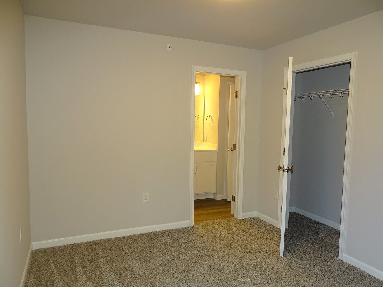 Building Photo - 14 Cobblestone Ct