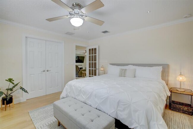 Building Photo - 2600 N Riverside Dr