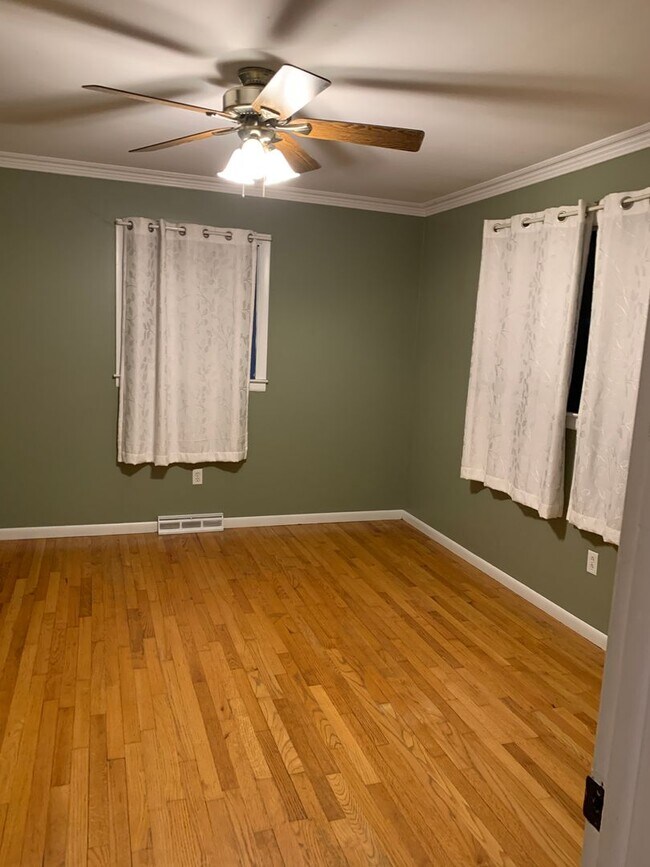 Building Photo - Wonderful 4 bedroom + South Burlington home