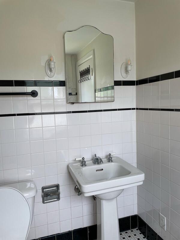 Building Photo - 927 Woodlawn Ave