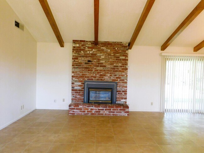 Building Photo - 9214 E Belmont Ave