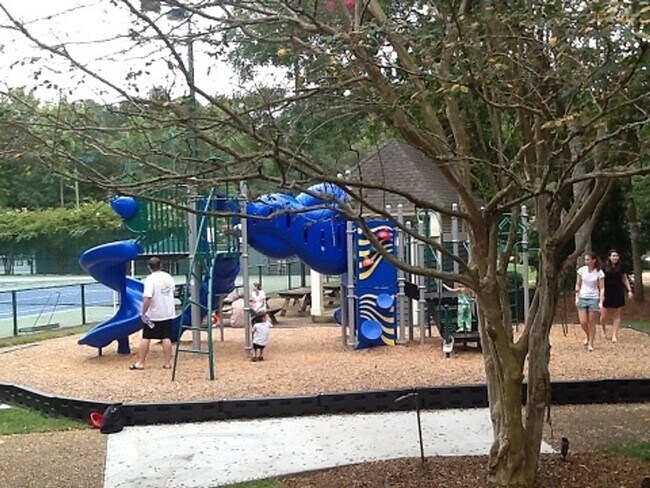 Building Photo - Stunning Home in Desirable Lochmere Community - Available NOW!