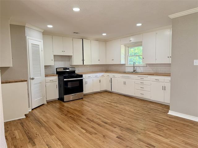 Building Photo - 2922 College Cir
