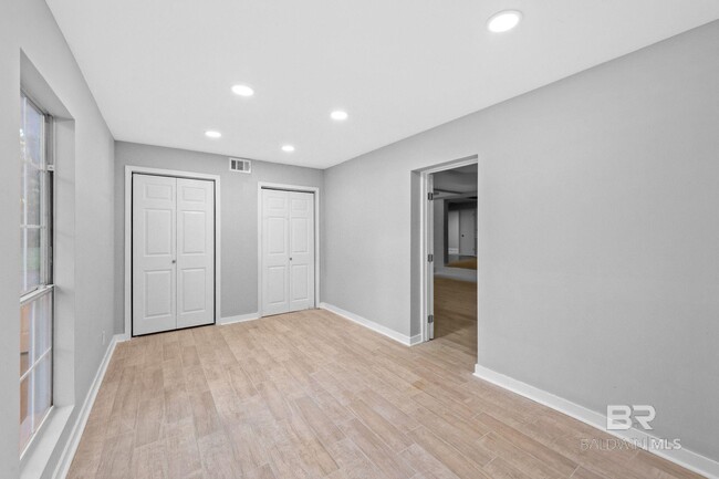 Building Photo - 18618 Twin Beech Rd S