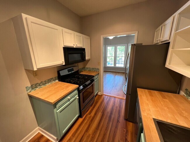 Building Photo - Cute cul-de-sac home in Woodcroft!