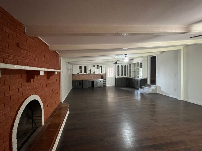 Building Photo - 3309 Mahan Dr