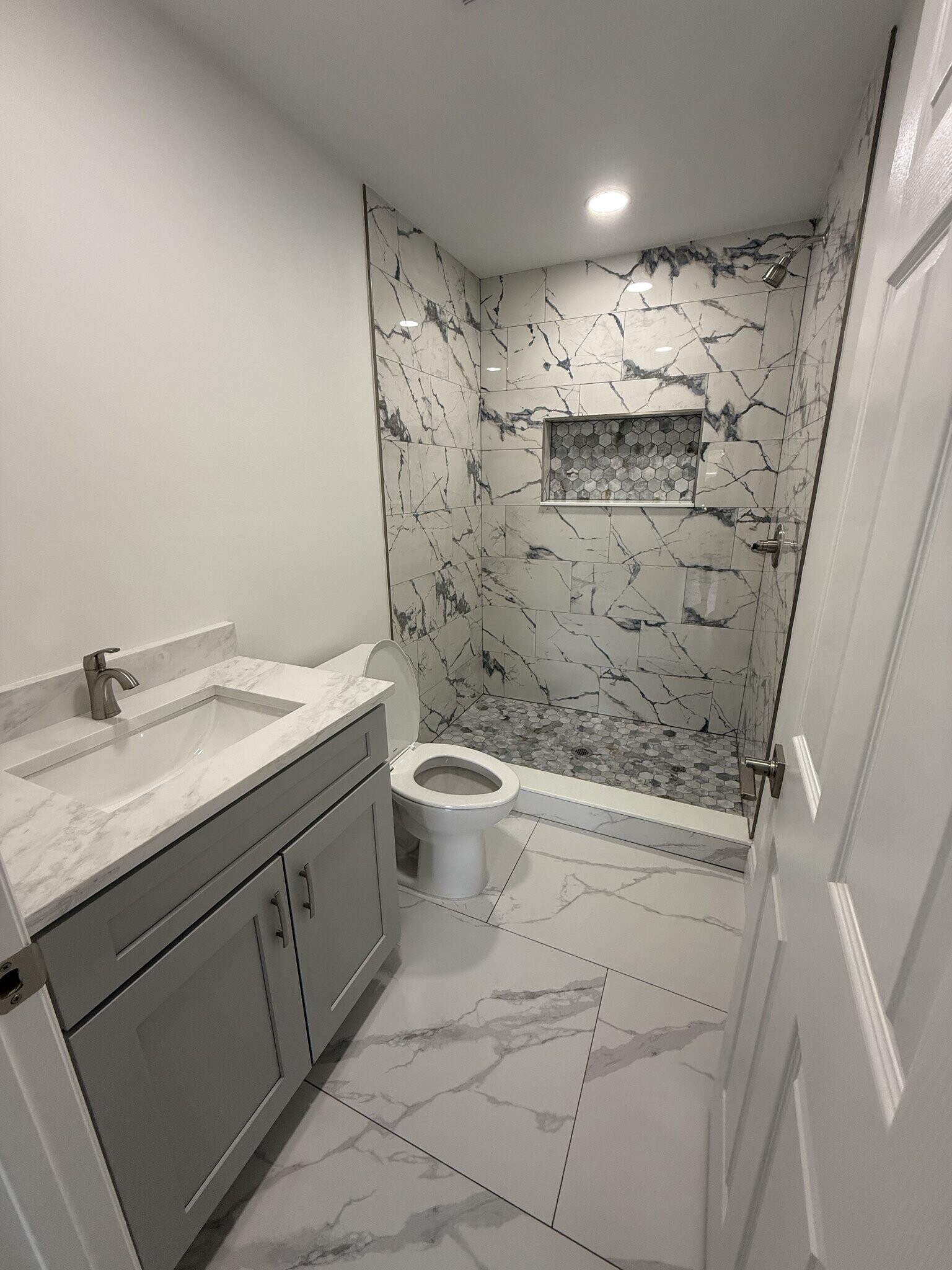 Building Photo - 6521 Alta Monte Dr
