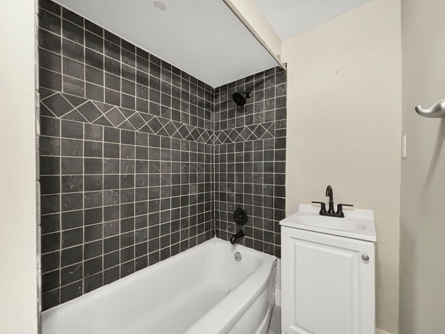 Building Photo - 2725 Dupont Ave S