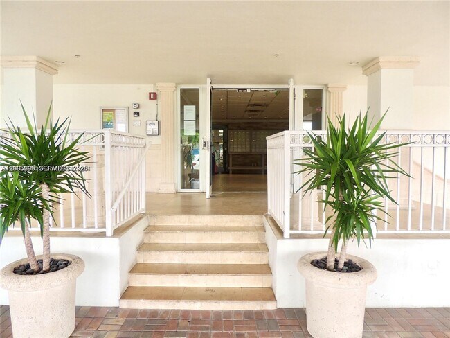 Building Photo - 7545 E Treasure Dr