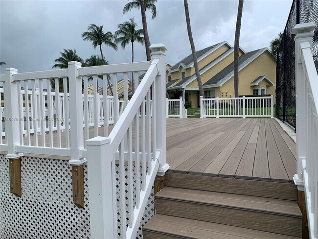 Building Photo - 6323 La Costa Dr