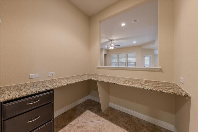 Building Photo - 1920 Mary Ella Dr