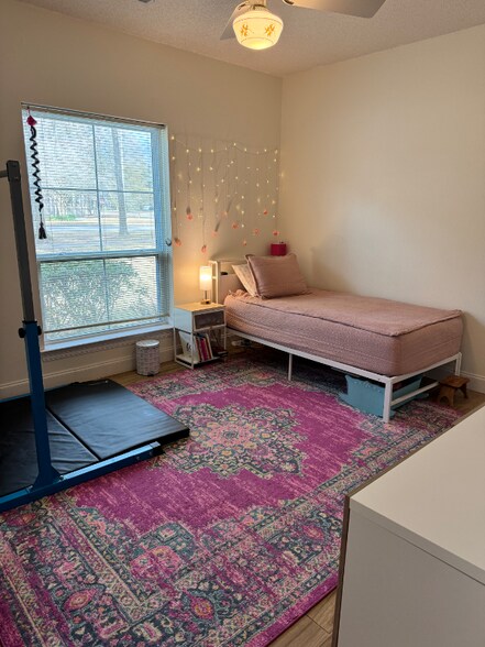 Building Photo - 350 Greenleaves Blvd