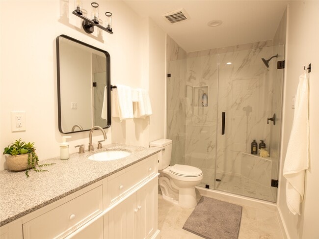 Building Photo - 10254 Valleywood Dr