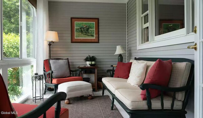 Building Photo - 27 Hill Rd