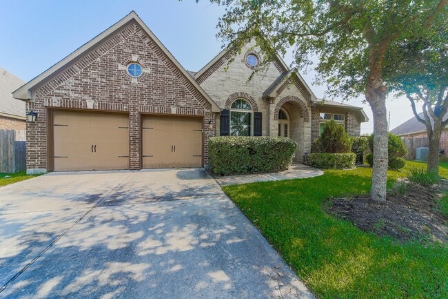 Building Photo - 13803 Royal Ridge Dr