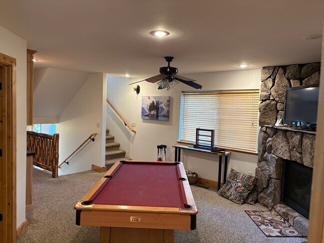 Building Photo - Large furnished mountain home