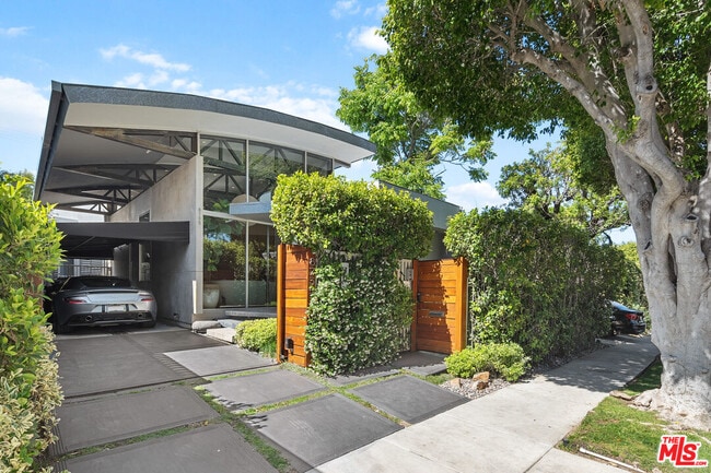 Building Photo - 8735 Dorrington Ave