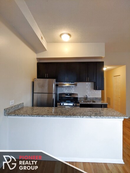 Primary Photo - 2519 N Lincoln Ave
